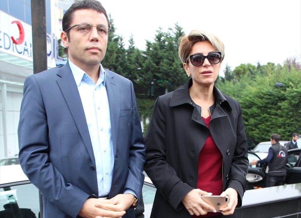 Tarakçı'nın eski eşi Aynur Cihan (sağda) ile iş ortağı Mehmet Mert (solda)
